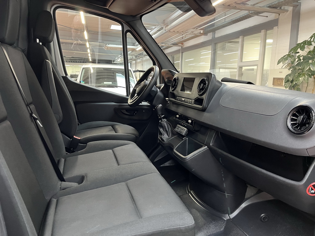car_26665_16.405699a75294db1